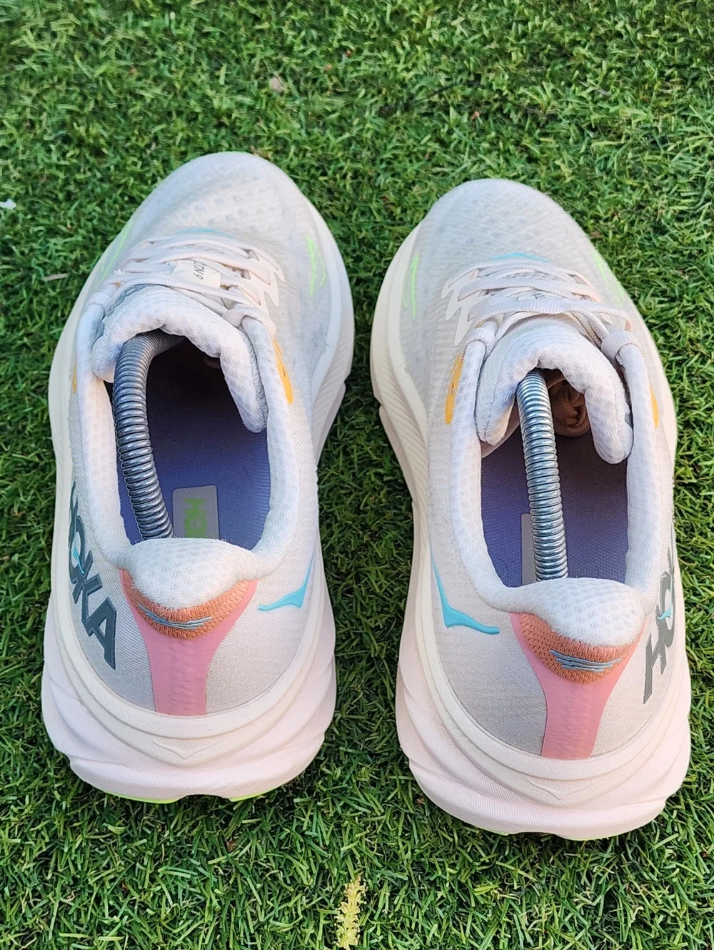 HOKA CLIFTON 9 - Womens Athletic Shoes - SIZE 9.5B